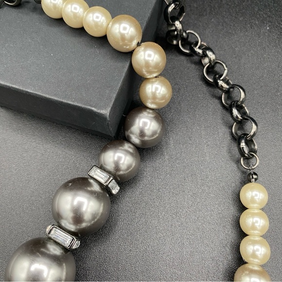 Chunky Graduated Faux Pearl Beaded Necklace in Cream and Gunmetal Grey Rolo - Picture 11 of 11